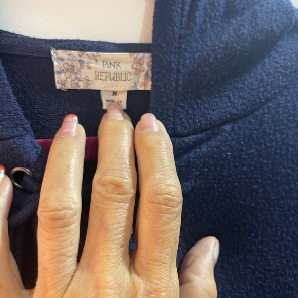 Navy hoodie very soft fabric Size Medium - Picture 3 of 3